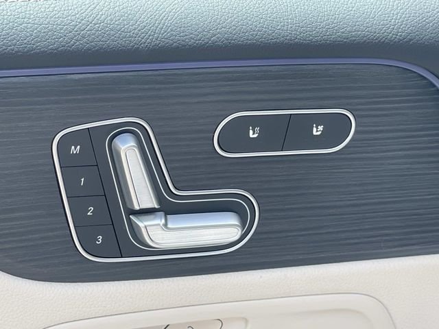 Used 2022  Mercedes-Benz GLB 250 image 17