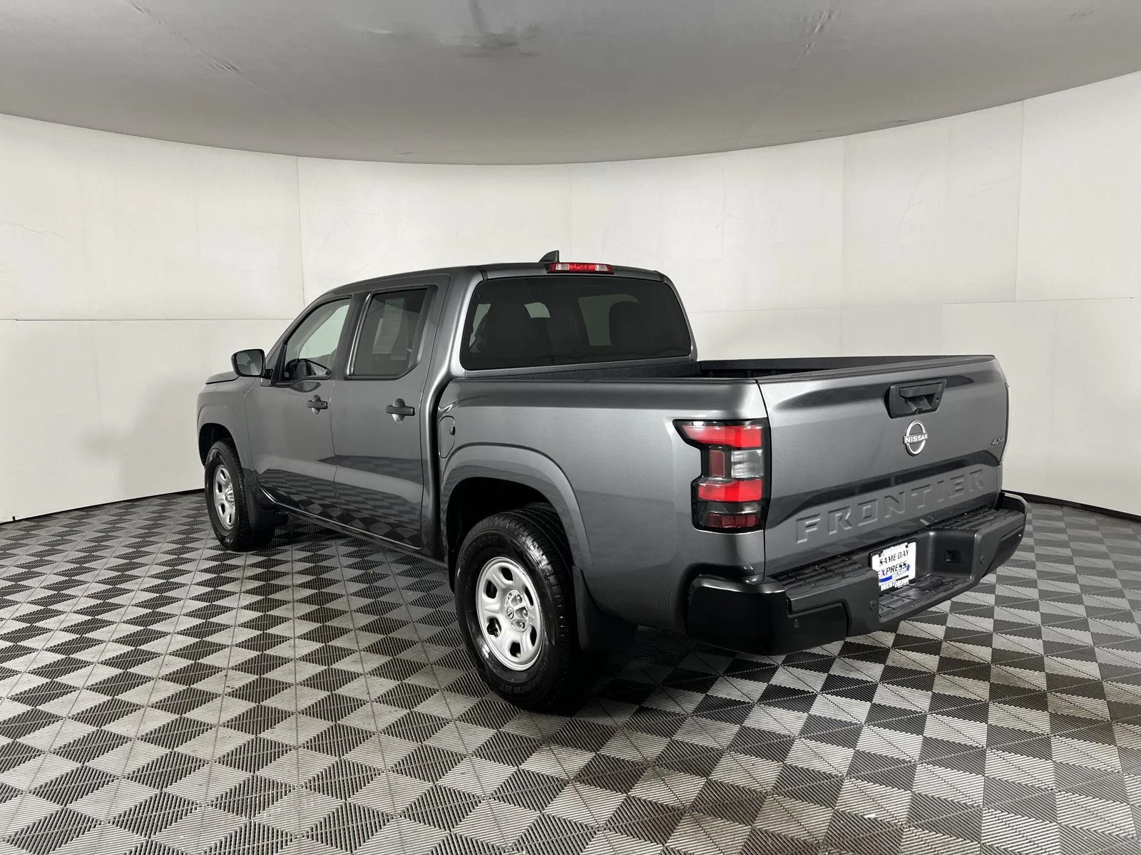 Used 2022 Gun Metallic Nissan S image 5