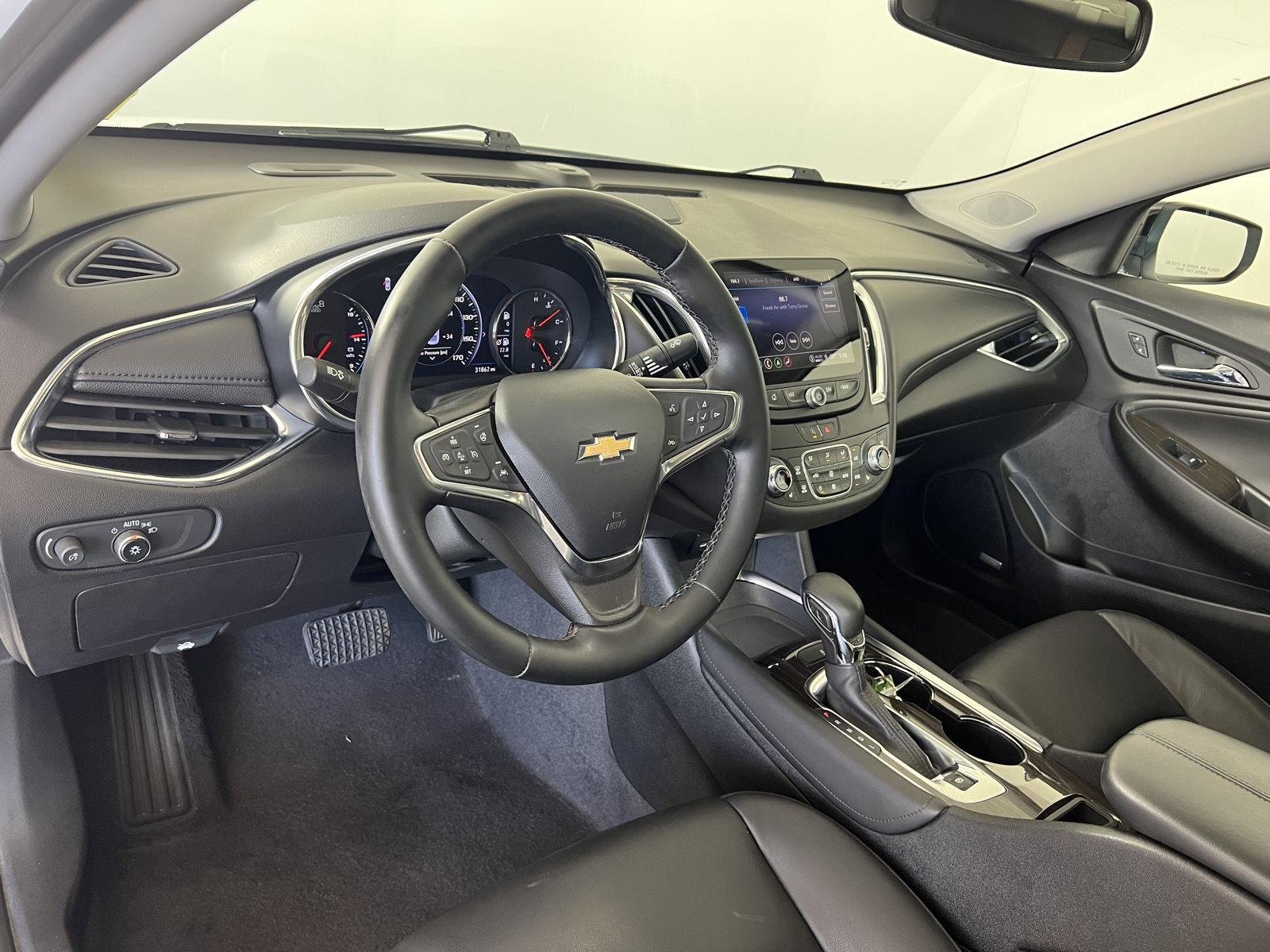 Used 2023 Summit White Chevrolet LT image 4