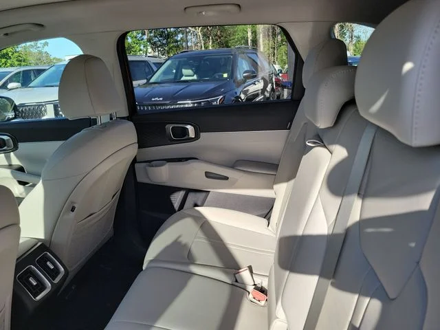 2025 Kia Sorento S - Photo 25