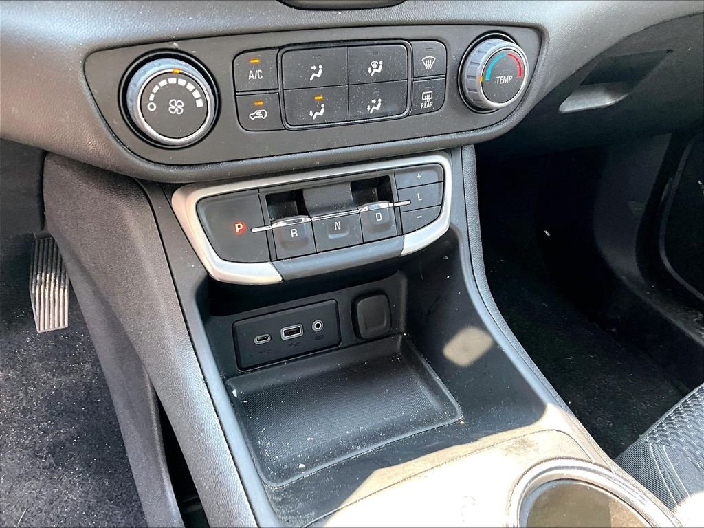 Used 2024 Summit White GMC SLE image 20