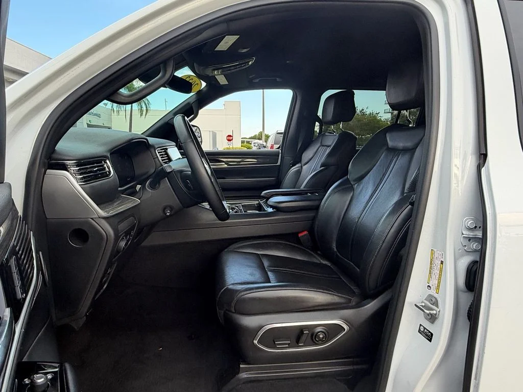 Used 2022 White Jeep Series II image 9