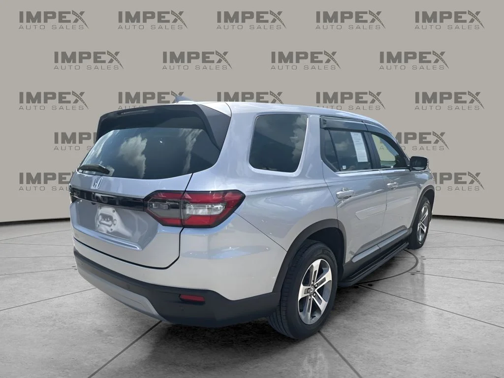 Used 2023 Silver Honda EX-L image 5