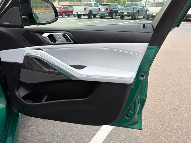 Used 2026 Green BMW M60i image 11