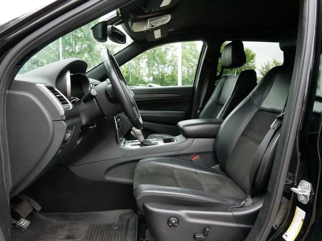 Used 2019 Black Jeep Altitude image 14