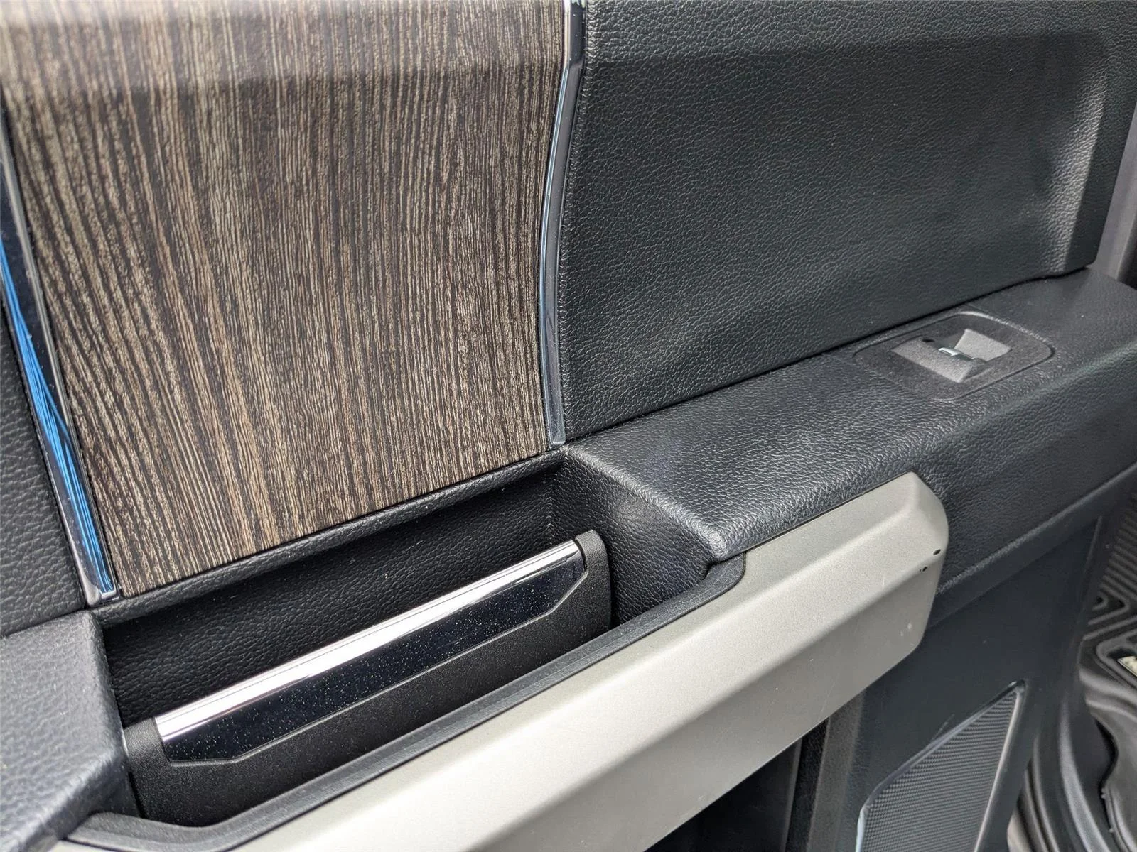 Used 2021 Carbonized Gray Metallic Ford LARIAT image 25