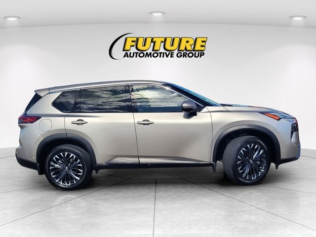 Used 2025 Gold Nissan SL image 3