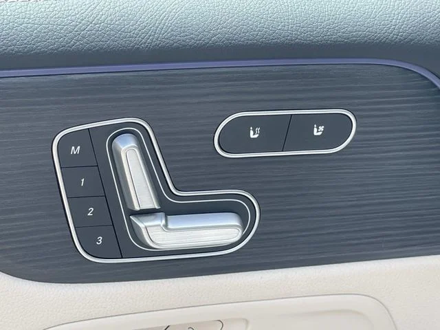 Used 2022  Mercedes-Benz GLB 250 image 17