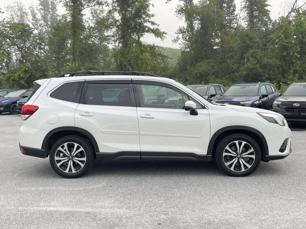 Used 2022 Crystal White Pearl Subaru Limited image 31