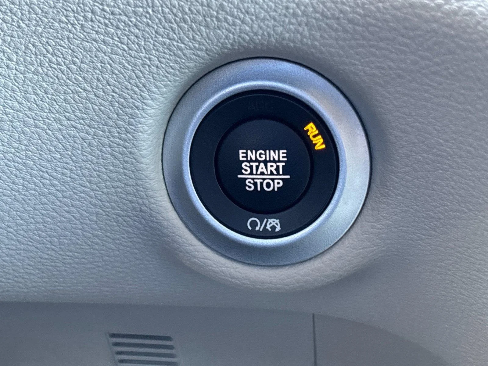 Used 2023  Chrysler Limited image 22