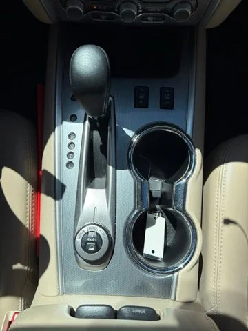 Used 2018 Pearl White Nissan SL image 13
