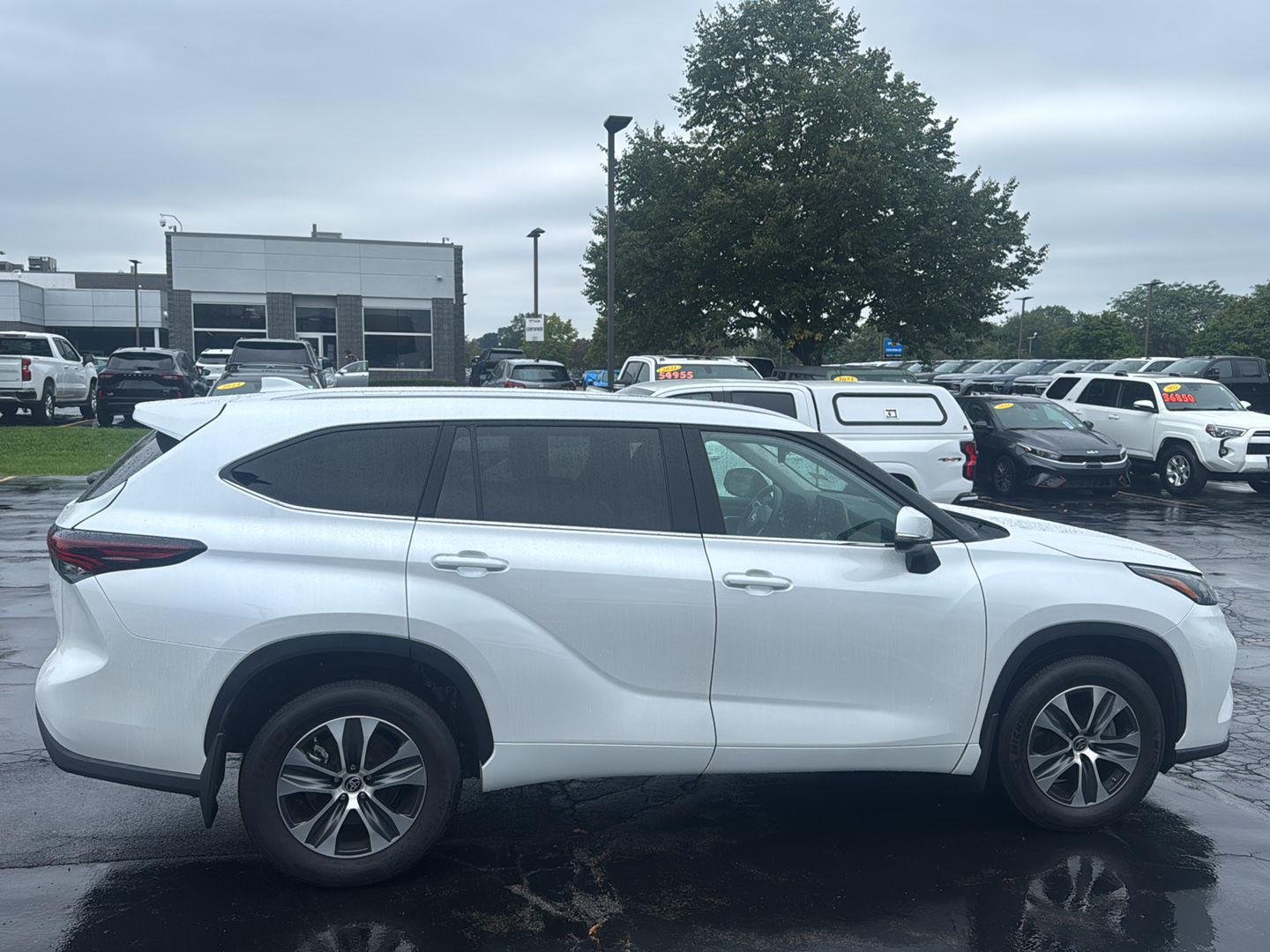 Used 2024 Wind Chill Pearl Toyota XLE image 9