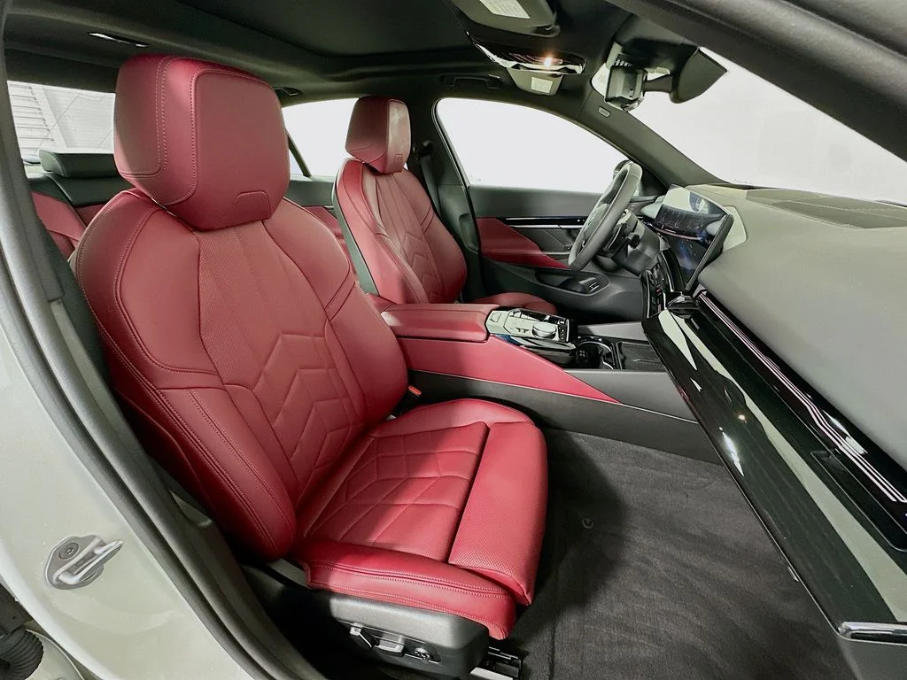 2025 BMW 5 Series 530i - Photo 29