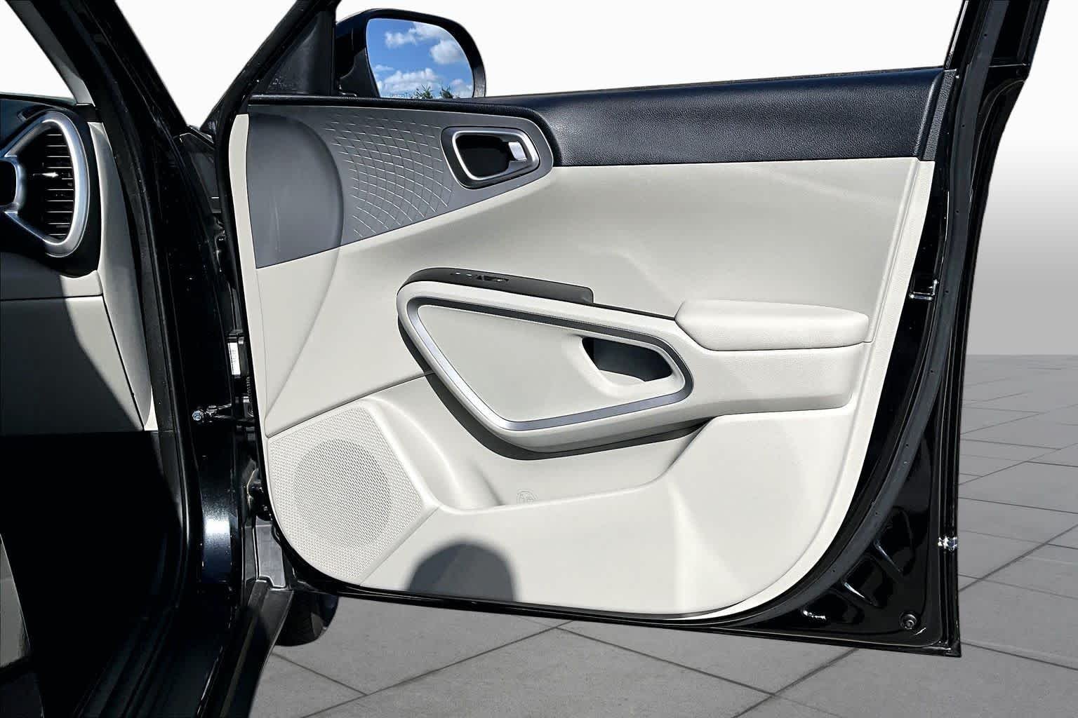 Used 2023 Fusion Black Kia LX image 21