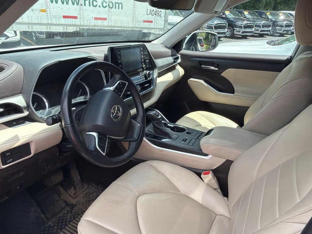 Used 2022 Beige Toyota XLE image 8