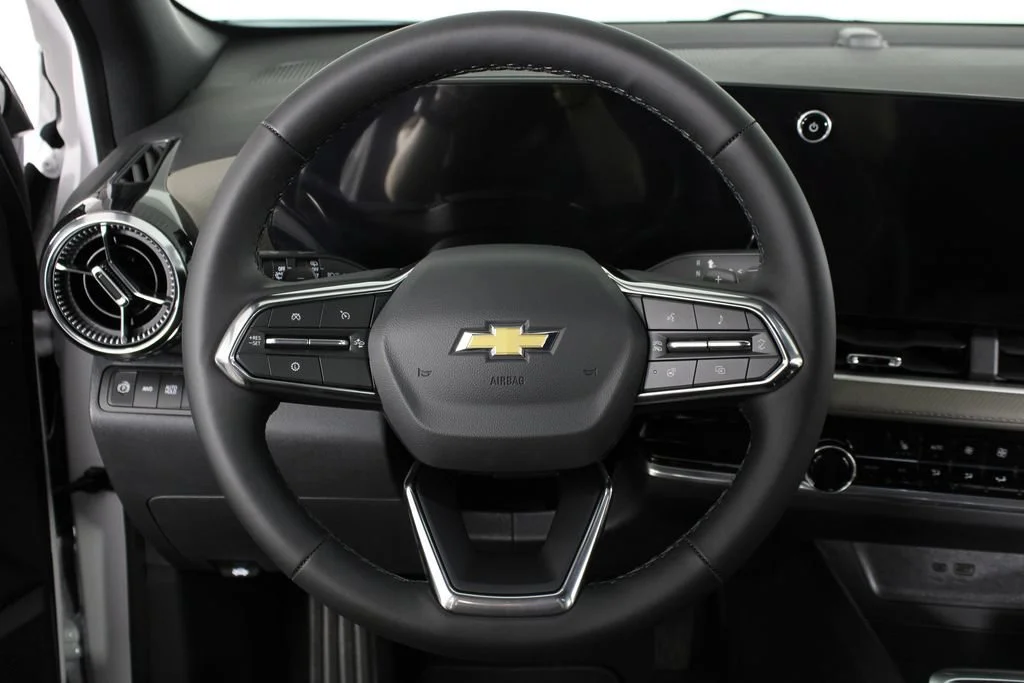 New 2027 Summit White Chevrolet LT image 22