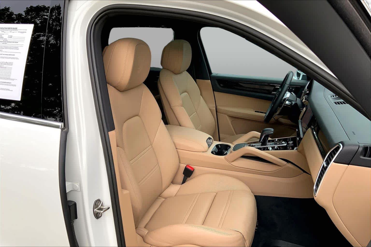 Used 2023  Porsche  image 8
