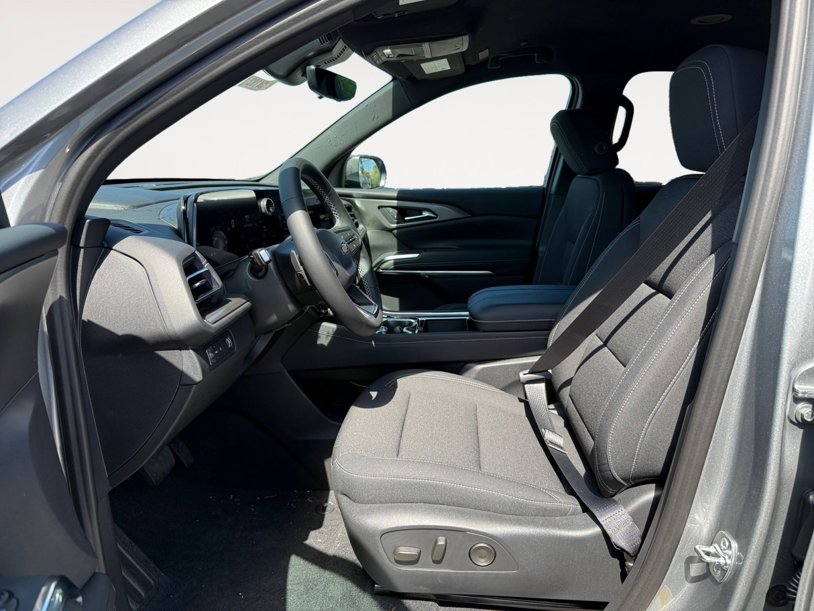 New 2026 Sterling Gray Metallic Chevrolet FWD LT image 10