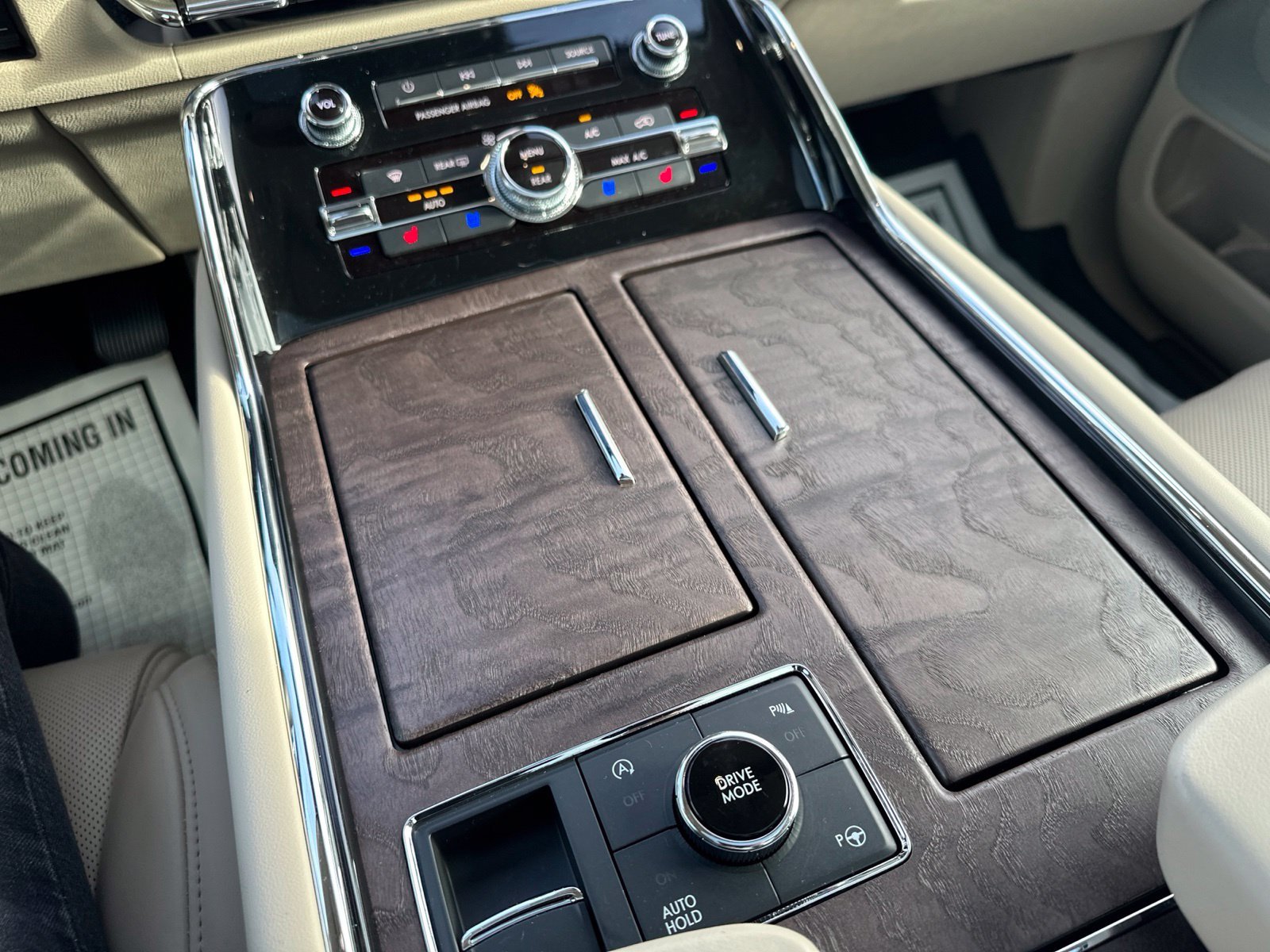 Used 2019 White Lincoln Reserve image 77