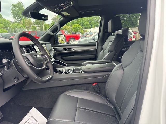New 2026 Bright White Clear-Coat Exterior Paint Jeep Limited Reserve image 15