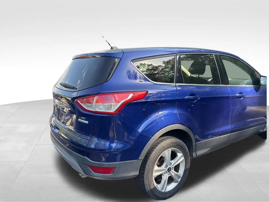 Used 2014 Blue Ford SE image 12