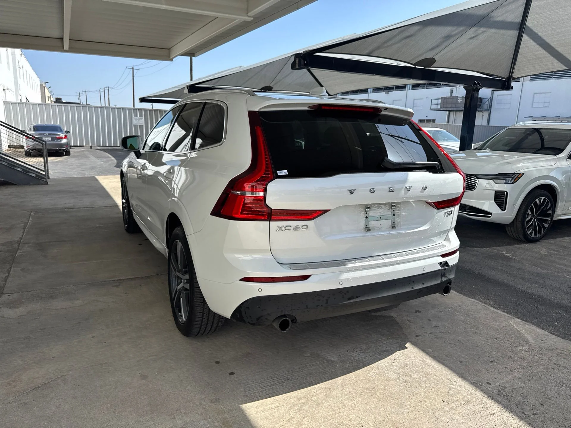 Used 2020 White Volvo T5 Momentum image 7