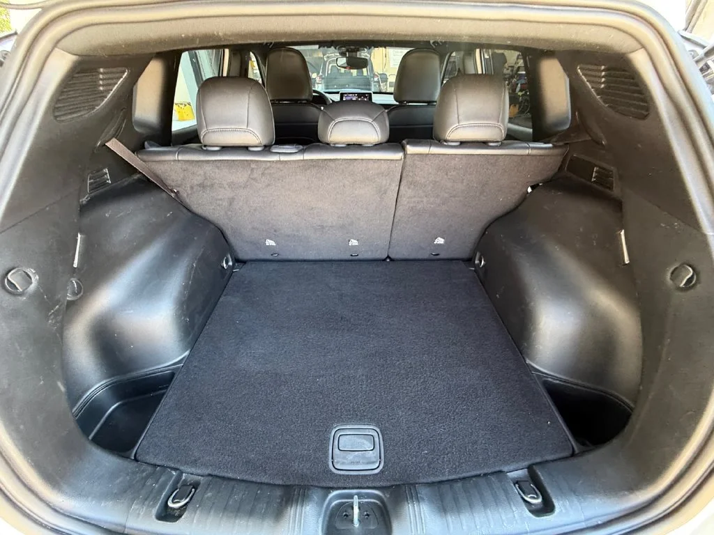 Used 2026 White Jeep Latitude image 19