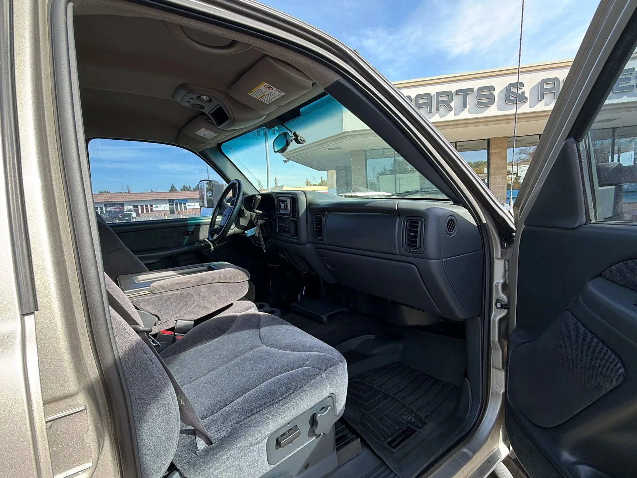 Used 2002 Gold GMC SLE image 35