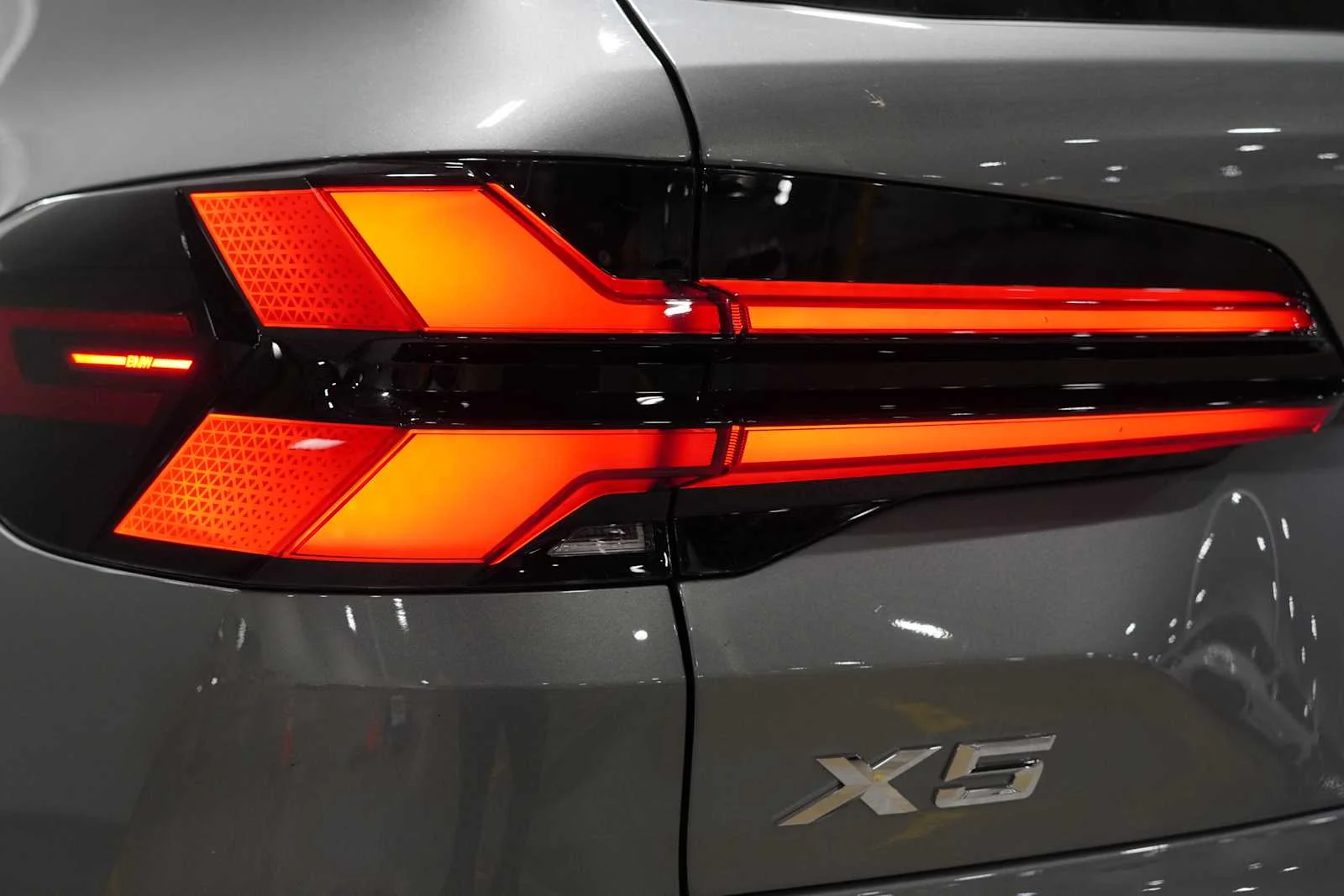 New 2026 Skyscraper Grey Metallic BMW xDrive40i image 6
