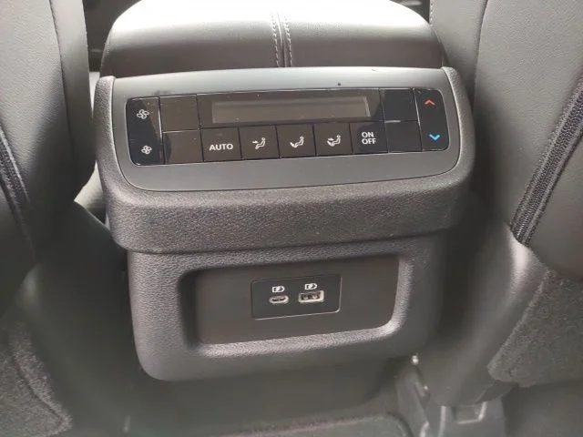 2025 Nissan Pathfinder SL - Photo 18