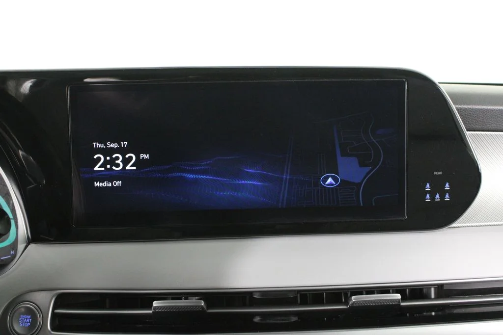 Used 2024 Gray Hyundai SEL image 9