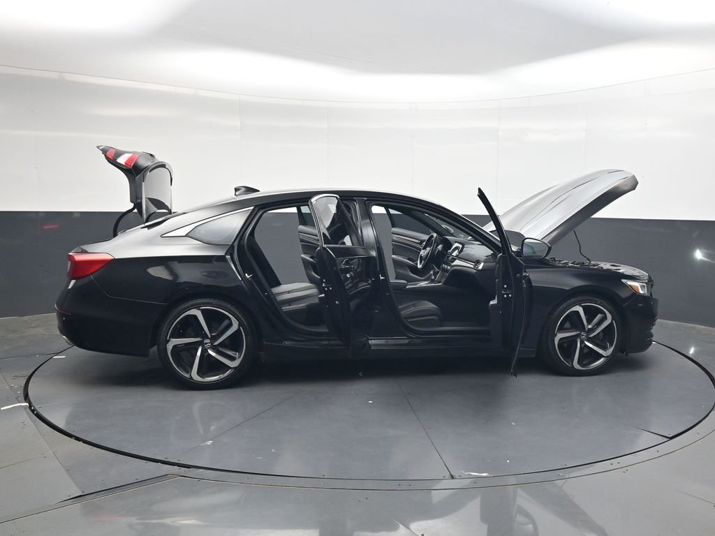 Used 2018  Honda Sport image 47