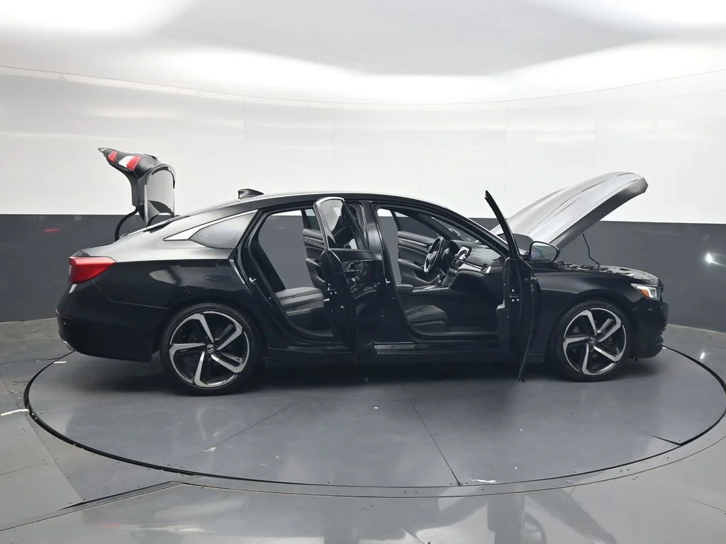 Used 2018  Honda Sport image 47