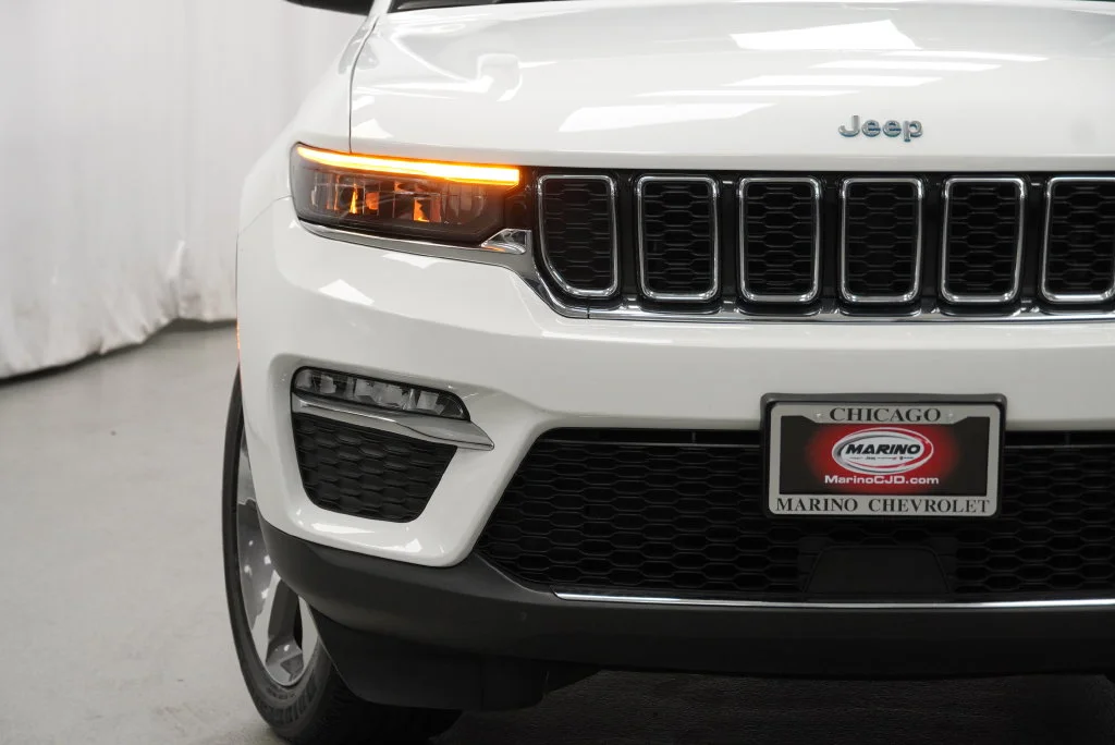 Used 2023 White Jeep 4xe image 10