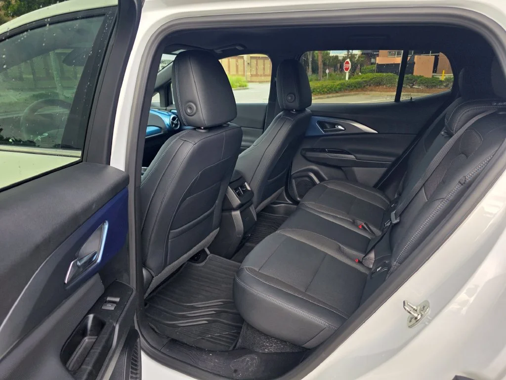 Used 2024 Summit White Chevrolet 2LT image 31