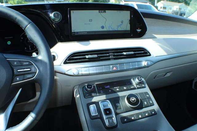 Used 2021 Hyper White Hyundai Limited image 10