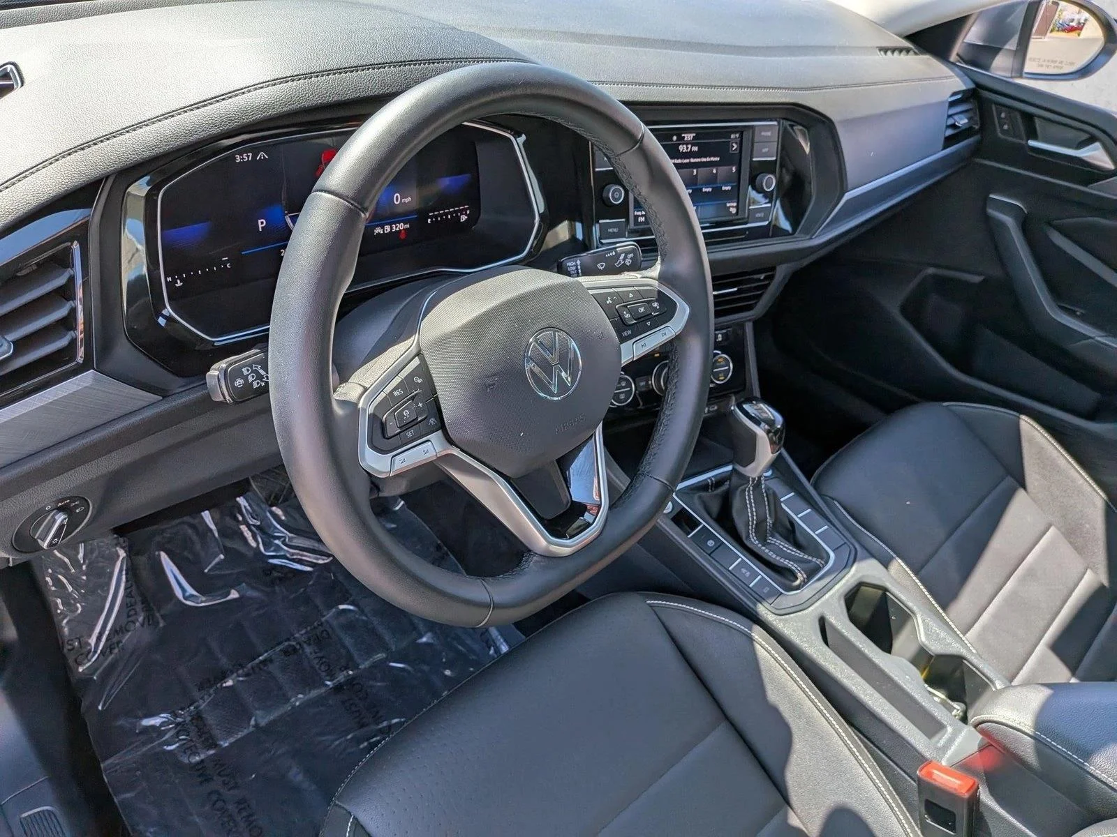Used 2024 Silver/Gray Volkswagen SE image 10