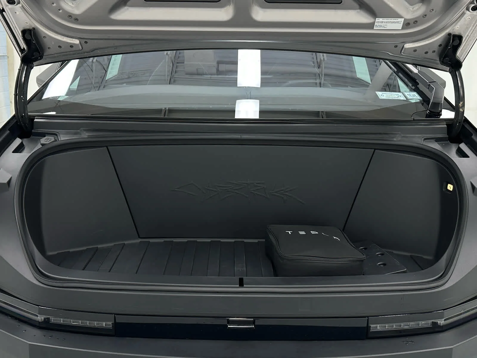 2024 Tesla Cybertruck Base - Photo 37