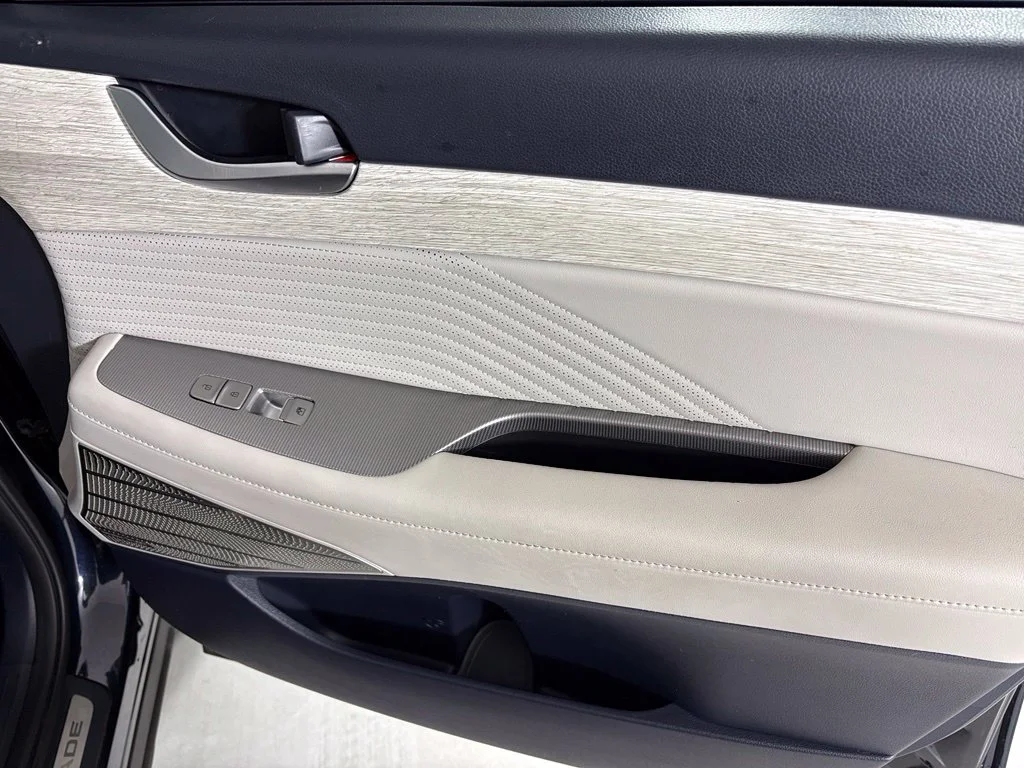 Used 2023 White Hyundai Calligraphy image 18