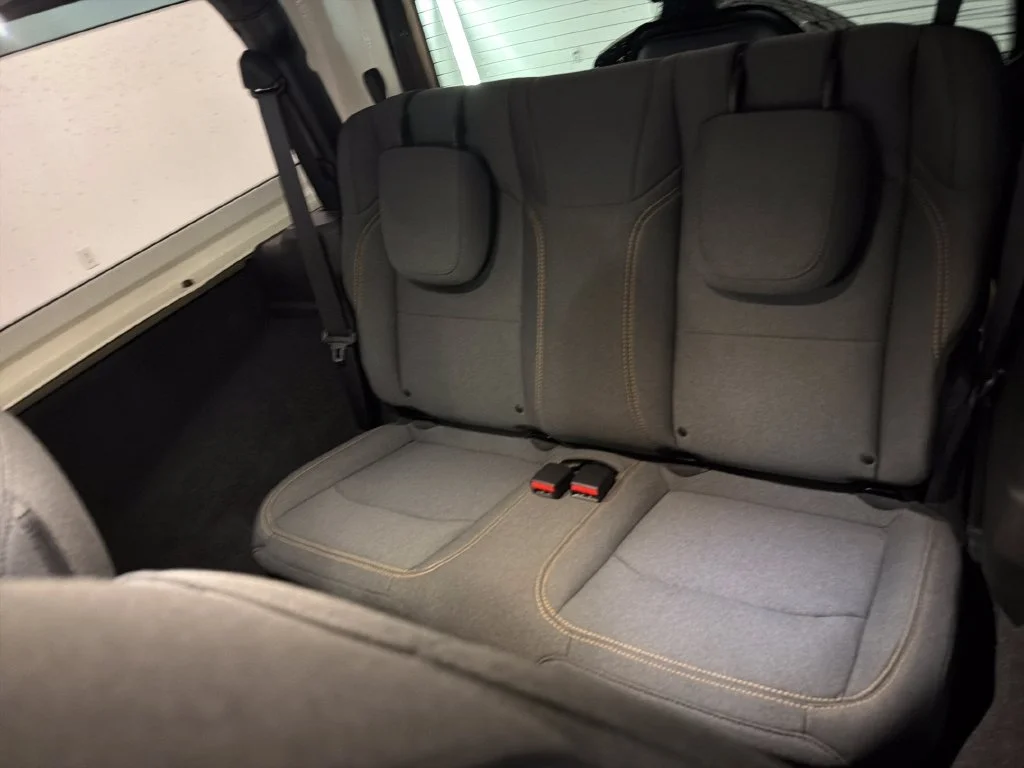 Used 2025  Jeep Sport image 12