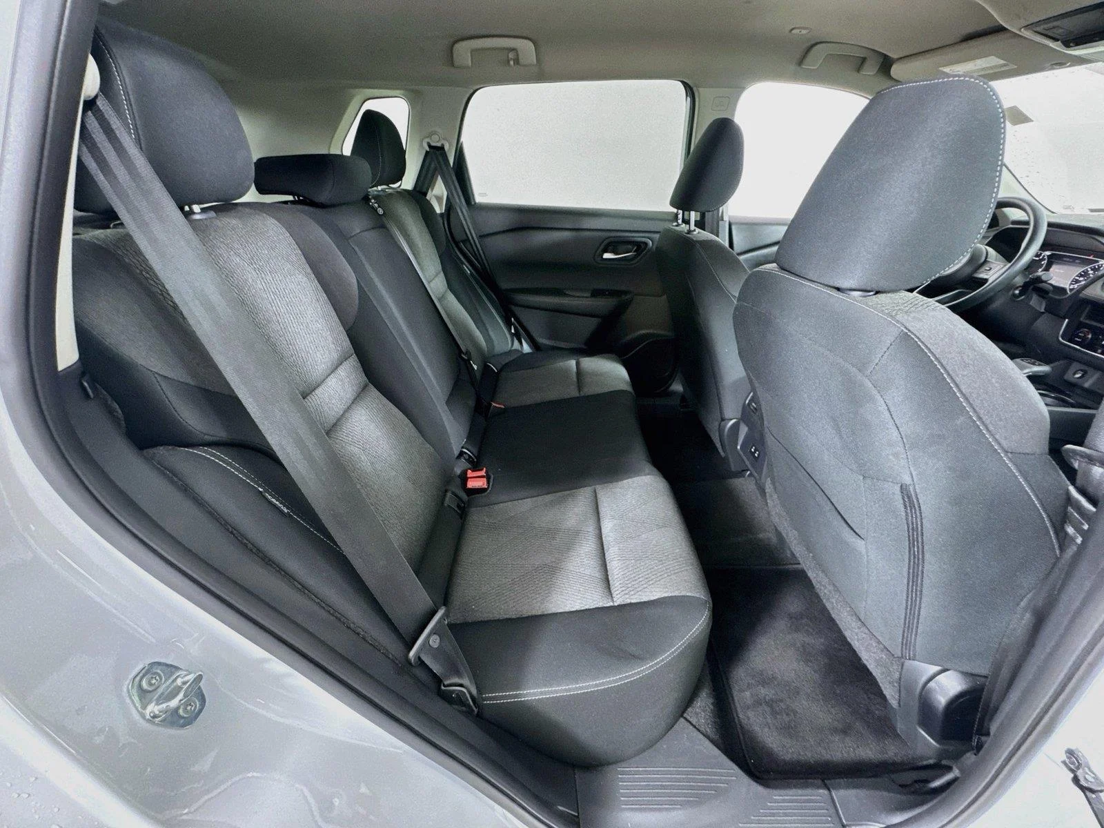 Used 2024 Everest White Pearl Nissan SV image 24