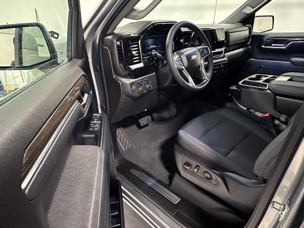 Used 2025 Gray Chevrolet LT image 18