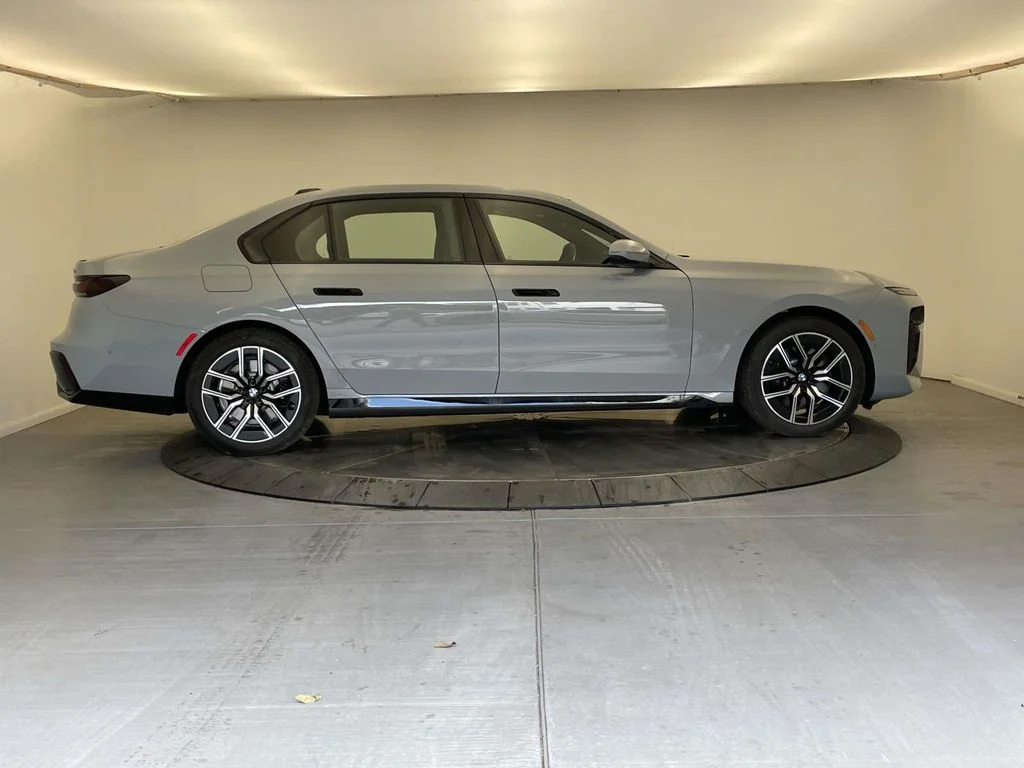 2026 BMW 7 Series 740i - Photo 6