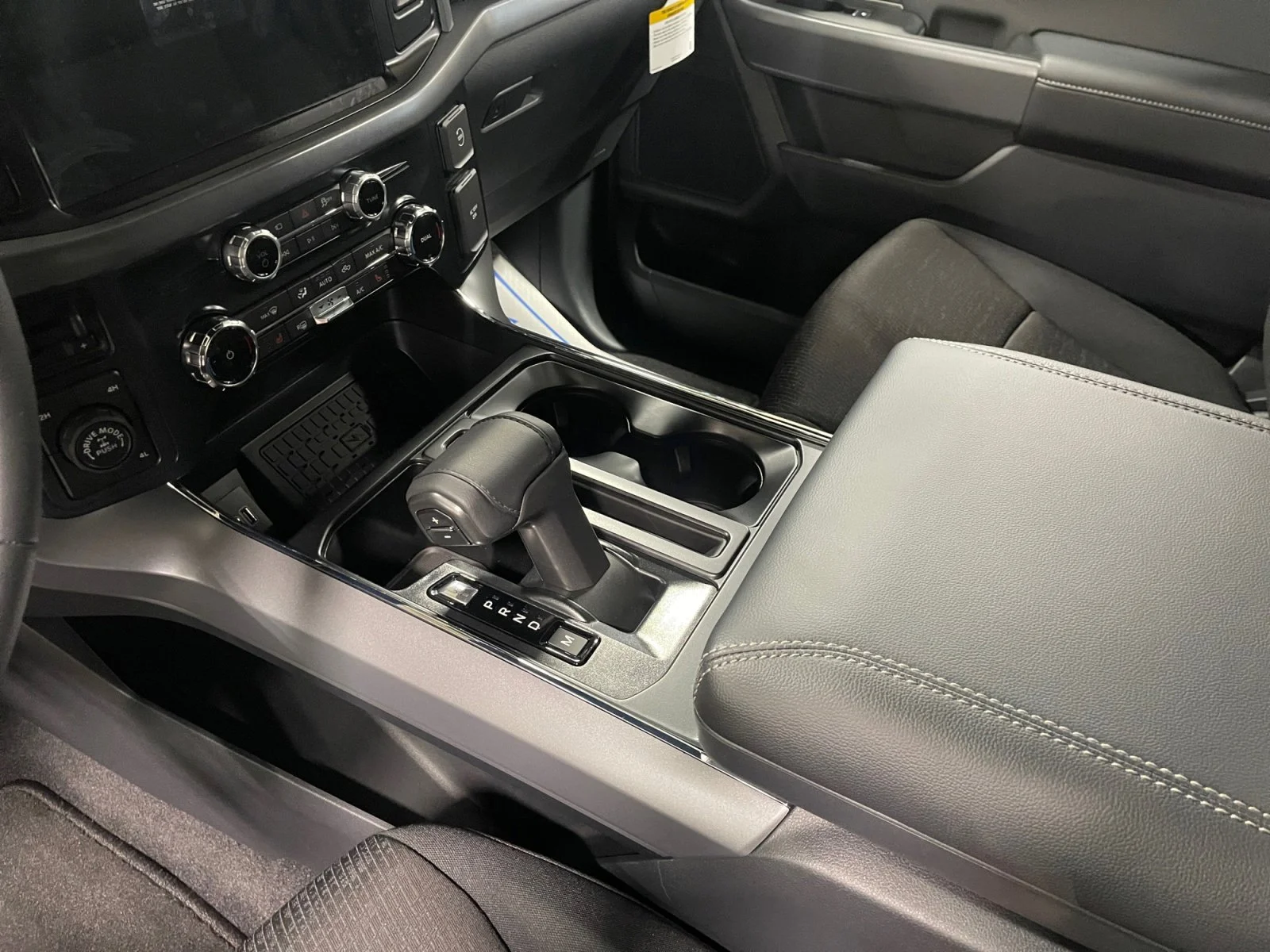 New 2026 Agate Black Metallic Ford XLT image 15