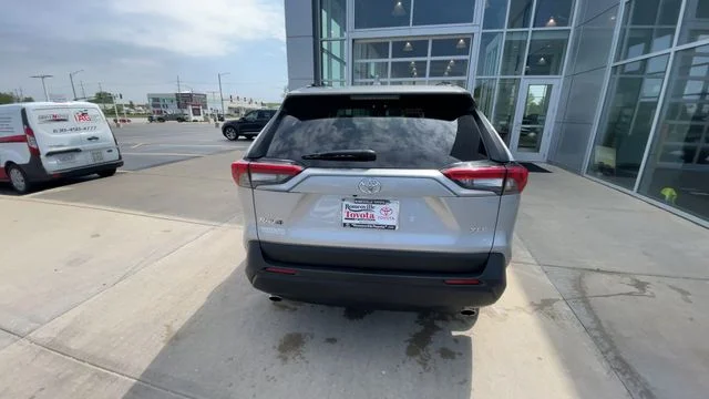 2024 Toyota RAV4 XLE - Photo 9