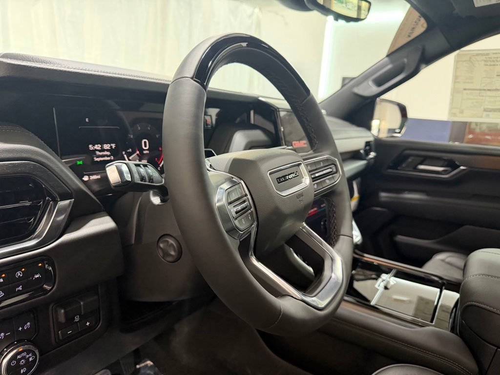 2026 GMC Yukon Denali - Photo 15
