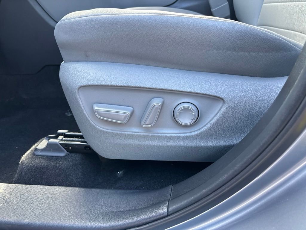 Used 2024  Toyota XLE image 15