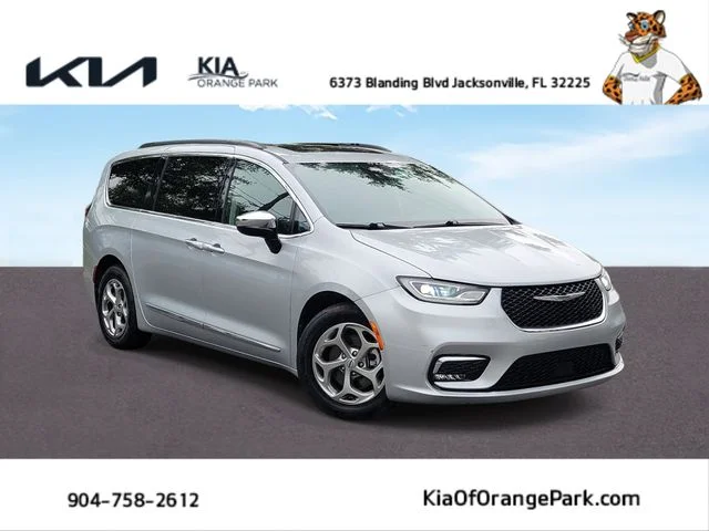 2023 Chrysler Pacifica Limited's photo
