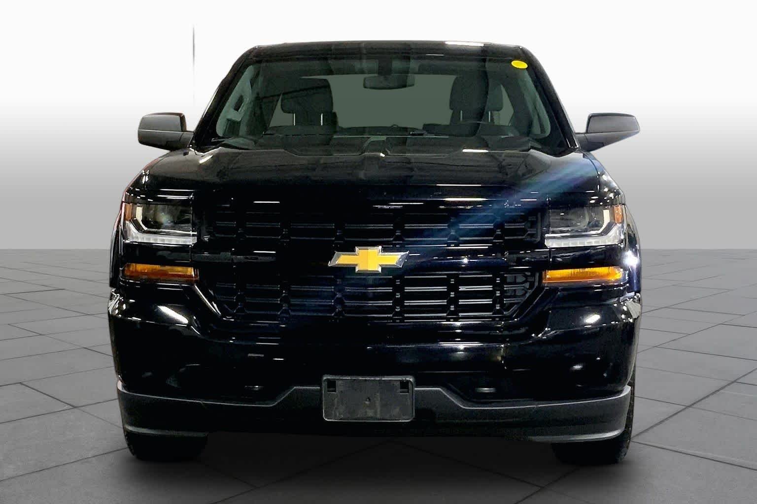 Used 2017 Black Chevrolet Custom image 4