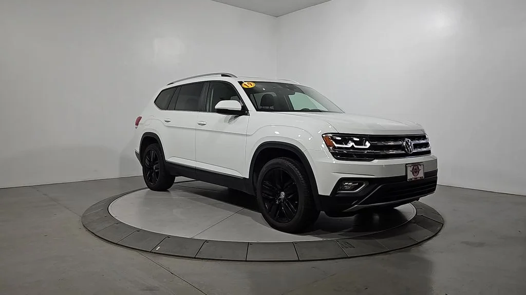 Used 2019 White Volkswagen SEL image 8